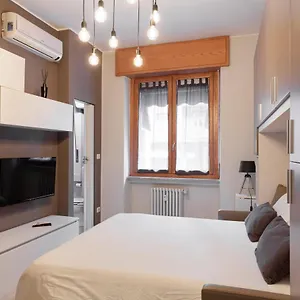 Lush Studio In - Centrale , Milano Italia